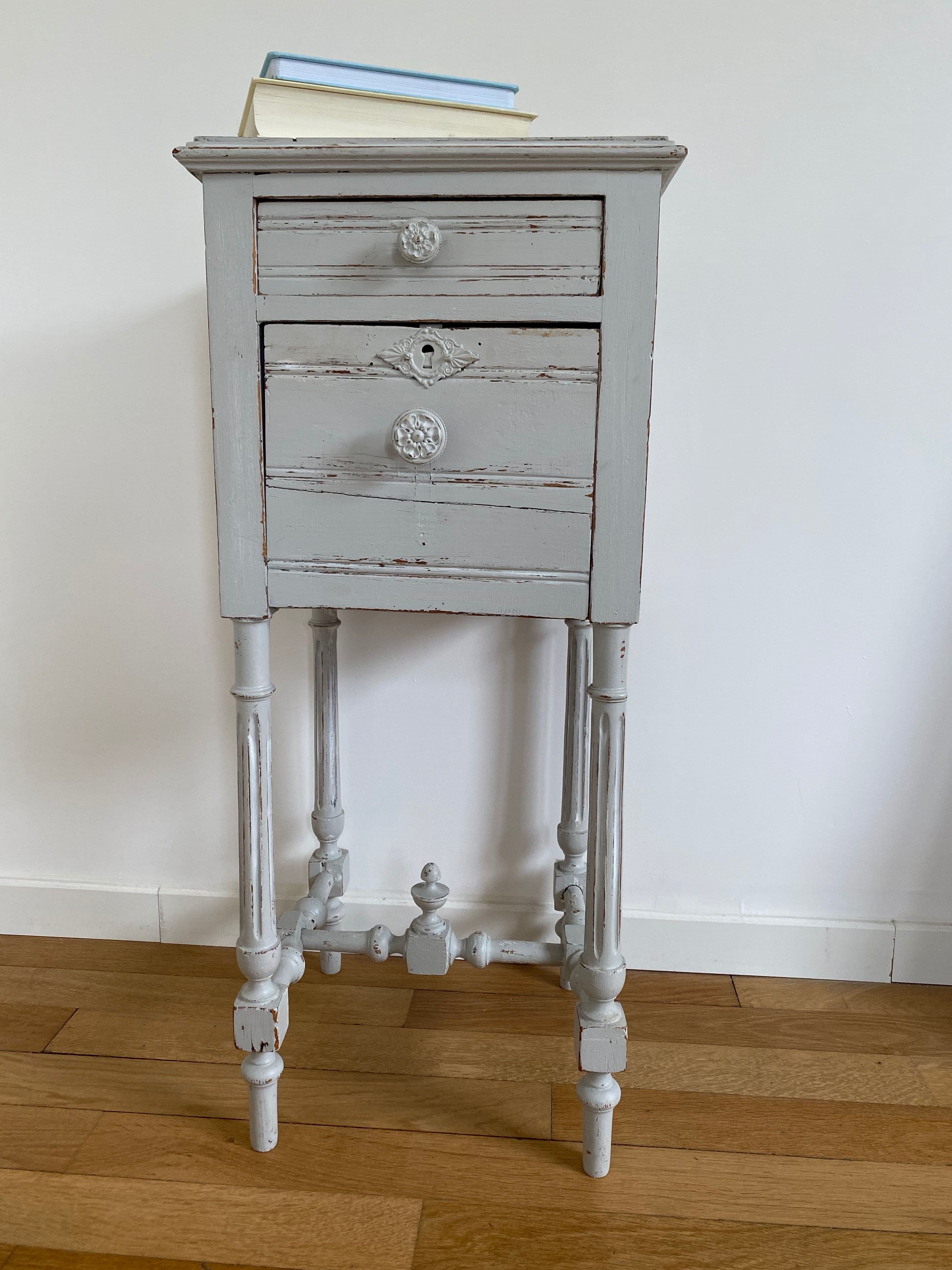 TABLE DE CHEVET STYLE LOUIS XVI