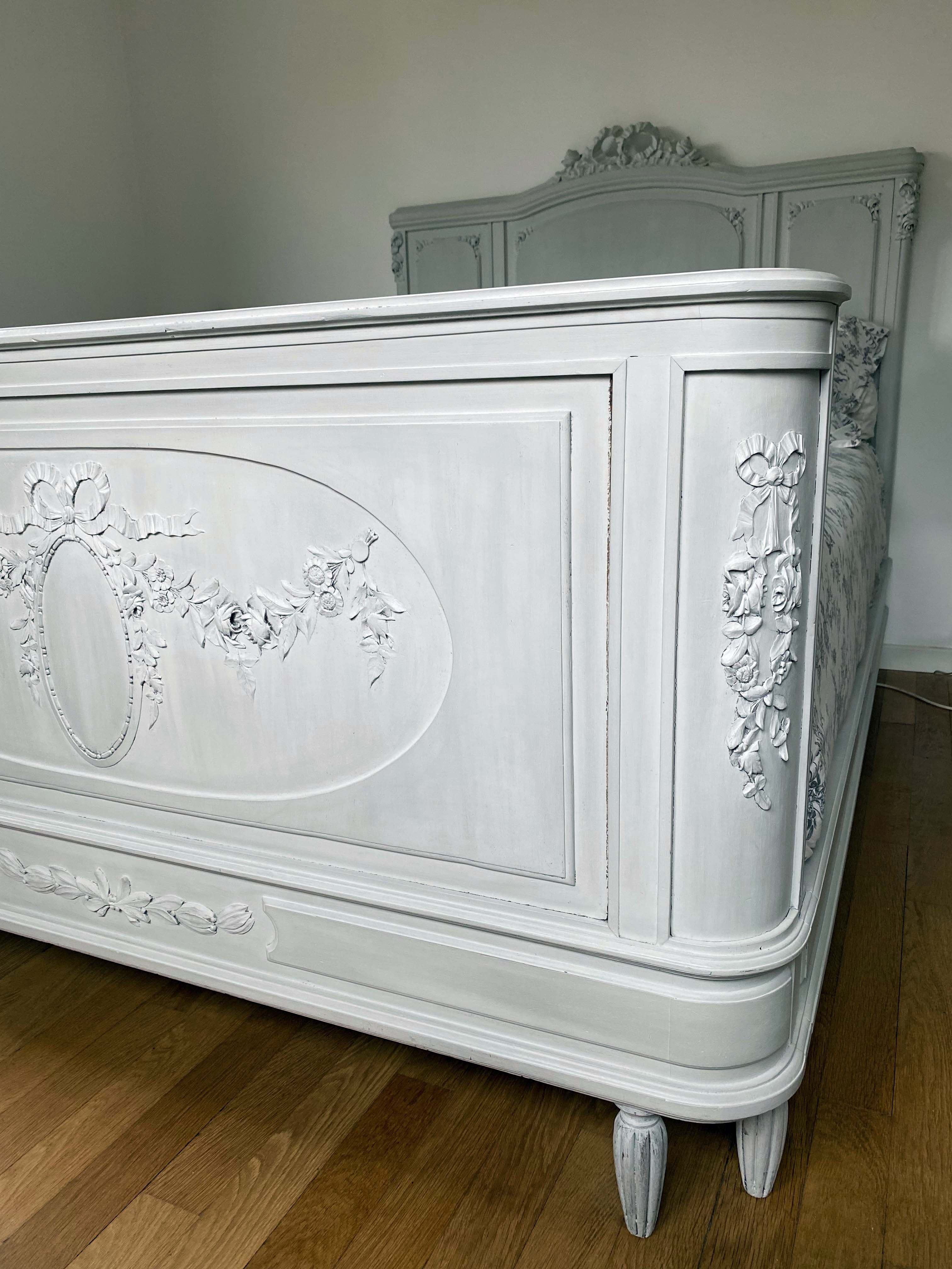 CADRE DE LIT STYLE LOUIS XVI